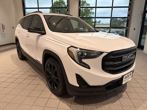 Used 2020 GMC Terrain SLE w/ Elevation Edition FWD image 7
