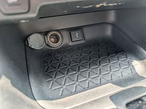 Used 2021 Toyota RAV4 XLE FWD image 16