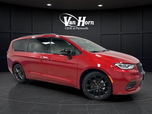 Used 2025 Chrysler Pacifica Limited FWD image 1
