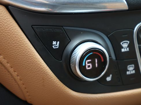 Used 2020 Chevrolet Equinox Premier FWD image 19