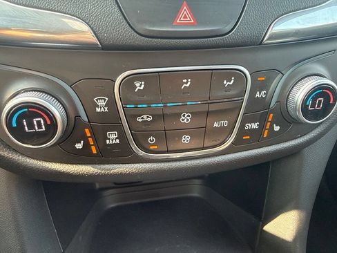 Used 2018 Chevrolet Equinox LT w/ Sun & Infotainment Package AWD/4WD image 25