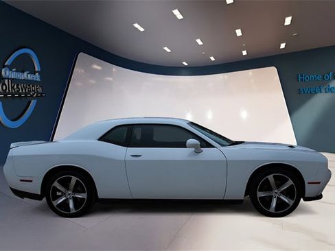 Used 2018 Dodge Challenger SXT image 4