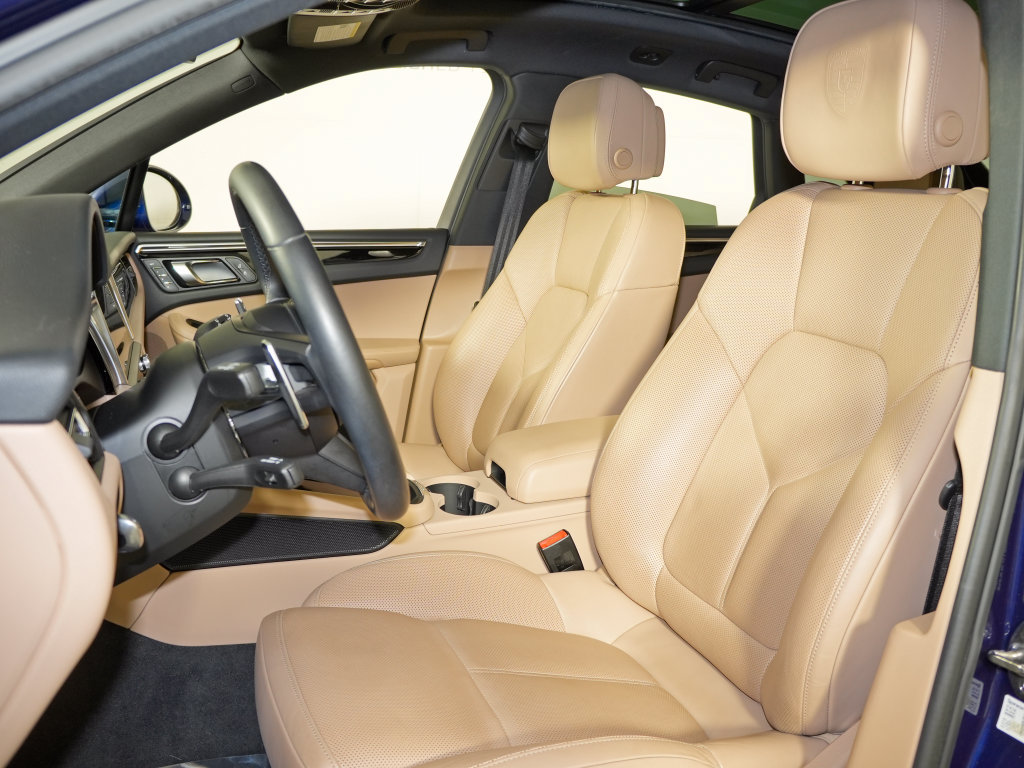 Certified 2024 Porsche Macan w/ Premium Plus Package AWD/4WD image 5