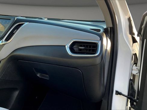 Used 2022 Chevrolet Equinox LS w/ LS Convenience Package FWD image 29