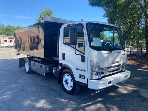 Used 2024 Isuzu NPR image 5