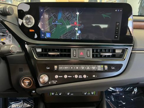 Used 2025 Lexus ES 300h w/ Premium Package FWD image 44