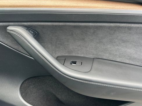 Used 2022 Tesla Model Y Long Range image 22