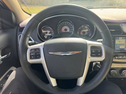 Used 2011 Chrysler 200 Limited FWD image 12