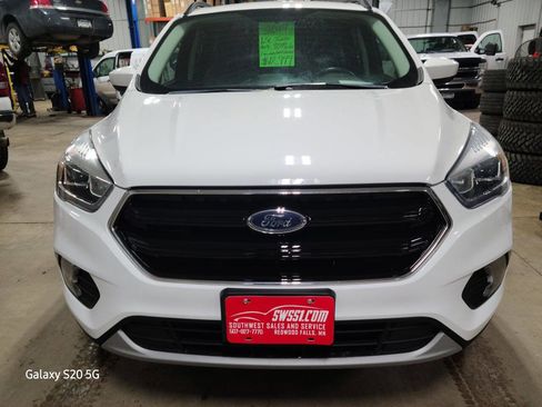 Used 2019 Ford Escape SEL image 3