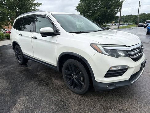 Used 2017 Honda Pilot Touring image 2