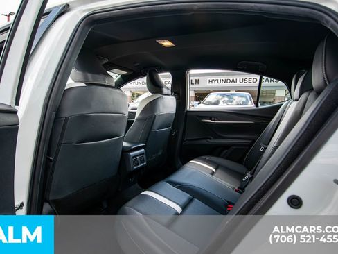 Used 2025 Toyota Camry SE image 15