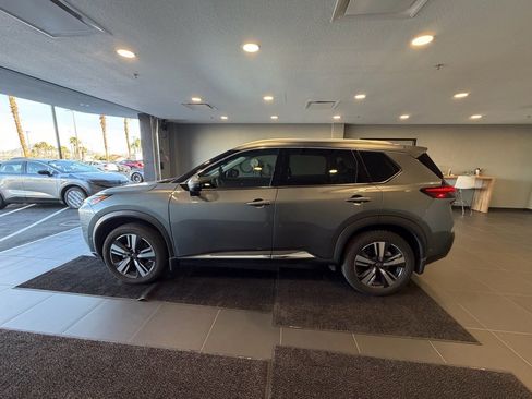 Used 2023 Nissan Rogue SL w/ SL Premium Package image 7