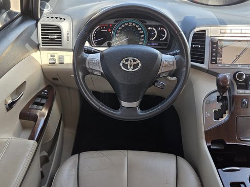 Used 2011 Toyota Venza AWD w/ Comfort Pkg image 6