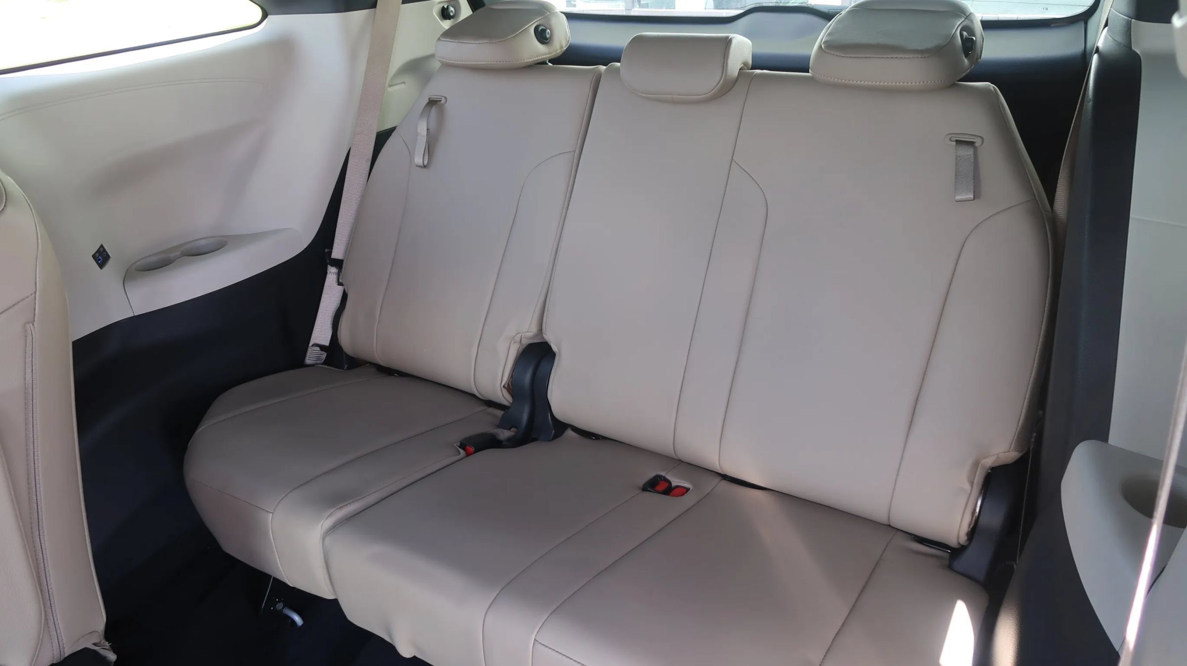 Used 2021 Toyota Sienna XLE FWD image 22