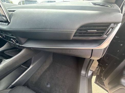 Used 2024 Nissan Rogue S AWD/4WD image 30