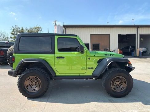 Used 2025 Jeep Wrangler Sport AWD/4WD image 2
