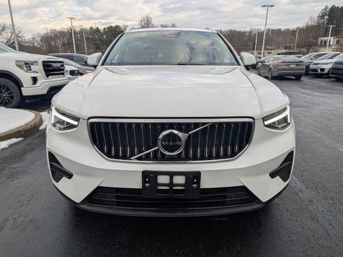 Used 2025 Volvo XC40 B5 Core image 2