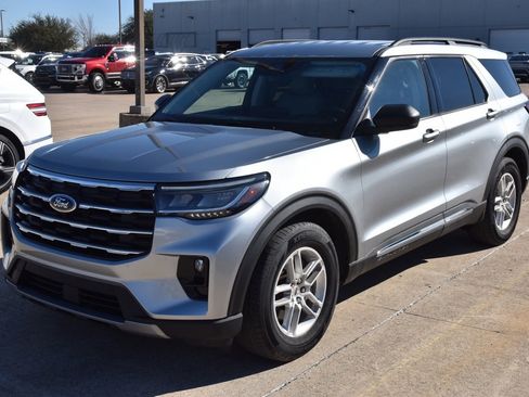 Certified 2025 Ford Explorer Active w/ Active Comfort Package image 2