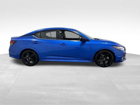 Used 2022 Nissan Sentra SR w/ Trunk Package image 2