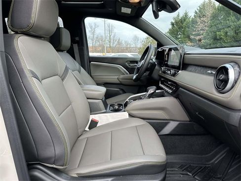 Used 2026 Chevrolet Colorado ZR2 w/ Technology Package image 27