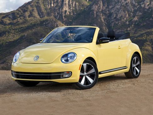 Used 2013 Volkswagen Beetle 2.5 image 1