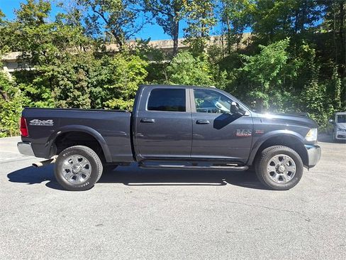 Used 2017 RAM 2500 SLT w/ Luxury Group image 9