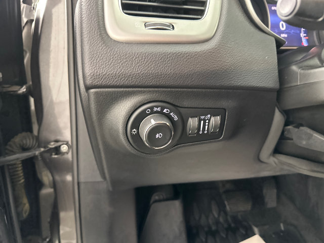 Used 2017 Jeep Compass Latitude w/ Popular Equipment Group AWD/4WD image 18