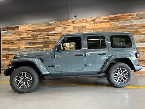 New 2026 Jeep Wrangler Unlimited Sahara AWD/4WD image 21