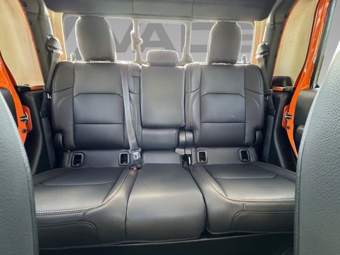 New 2025 Jeep Gladiator Sport image 18