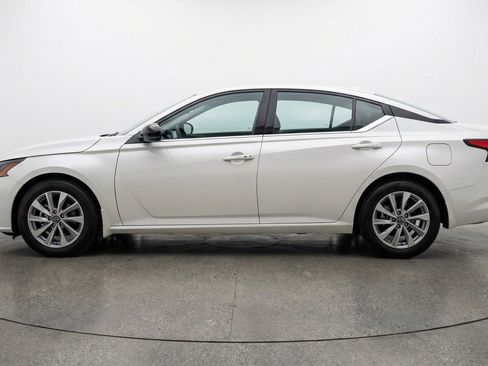 Used 2025 Nissan Altima 2.5 SV FWD image 5