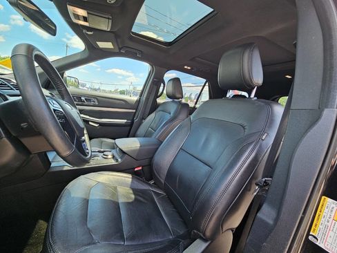 Used 2018 Ford Explorer XLT w/ Equipment Group 202A AWD/4WD image 10