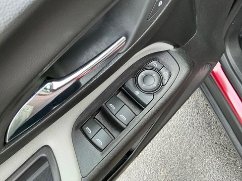 Used 2020 Chevrolet Equinox LT image 16