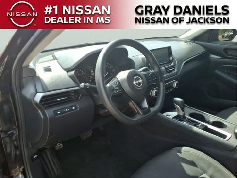 Used 2024 Nissan Altima 2.5 S FWD image 9