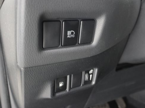 Used 2020 Toyota C-HR XLE FWD image 38