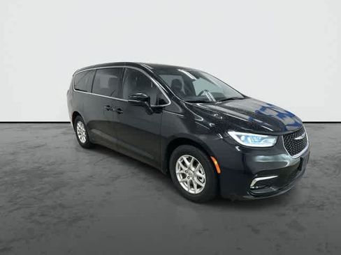 Used 2025 Chrysler Pacifica Select FWD image 5