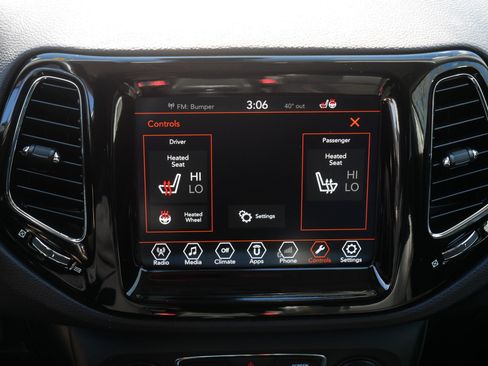 Used 2018 Jeep Compass Limited image 30