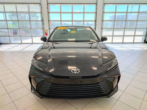 Used 2025 Toyota Camry LE FWD image 8