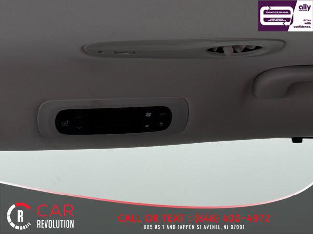 Used 2024 Chrysler Pacifica Touring-L FWD image 42