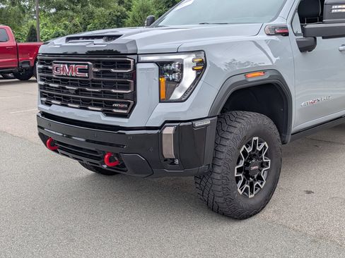 Used 2024 GMC Sierra 2500 AT4X AWD/4WD image 10