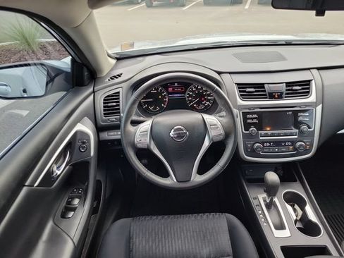 Used 2017 Nissan Altima 2.5 SV FWD image 11