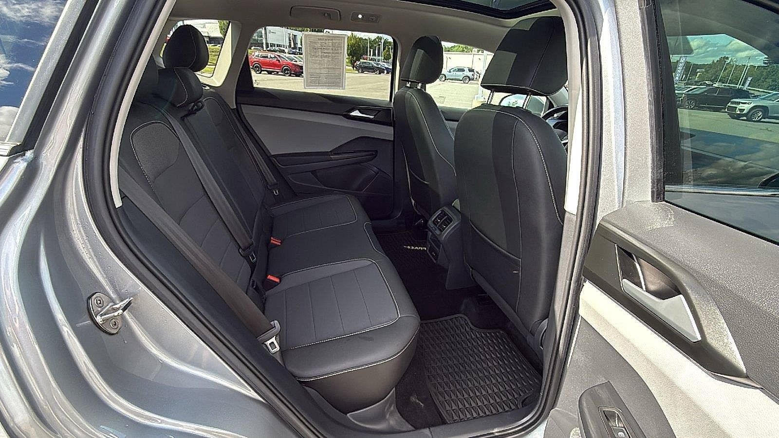 Used 2023 Volkswagen Taos SE w/ Panoramic Sunroof Package AWD/4WD image 19