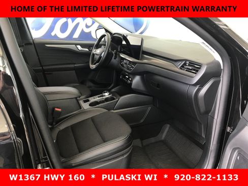 Used 2025 Ford Escape SE w/ Class II Trailer Tow Package FWD image 3