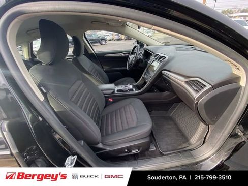 Used 2018 Ford Fusion SE w/ Fusion SE Technology Package image 31