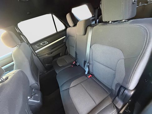 Used 2017 Ford Explorer XLT AWD/4WD image 15