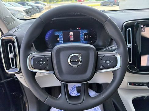 Certified 2023 Volvo XC40 B5 Ultimate w/ Climate Package AWD/4WD image 18