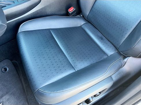 Used 2022 Lexus UX 200 FWD image 18