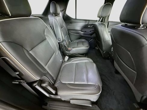 Used 2022 Chevrolet Traverse Premier FWD image 29