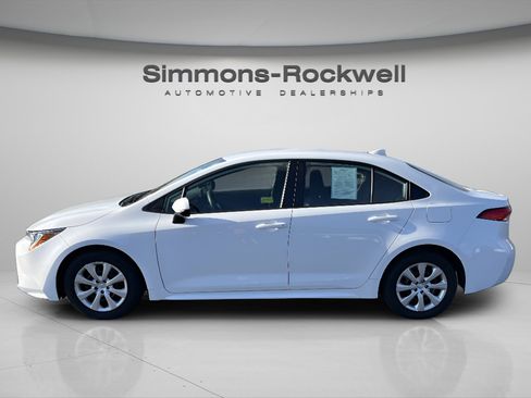 Used 2025 Toyota Corolla LE image 4