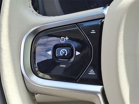 Used 2024 Volvo XC60 B5 Plus image 23