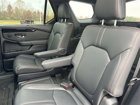 Used 2025 Honda Pilot TrailSport image 29